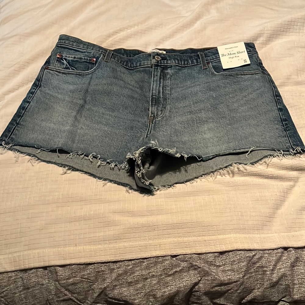 Abercrombie & Fitch Mom Short